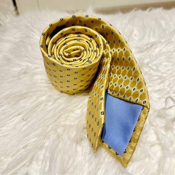 Tommy Hilfiger Classic Necktie Tie in Yellow Gold, 100% Silk - Picture 4 of 10